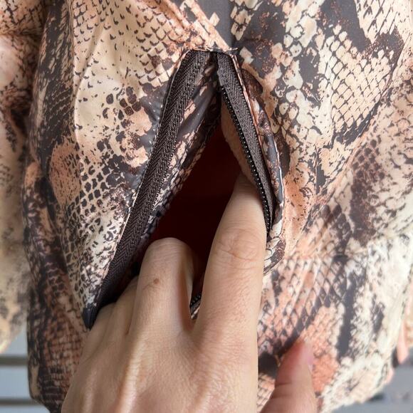 G by Giuliana Cream Pink Gray Snake Hooded Puffer Jacket Size M - Picture 4 of 8